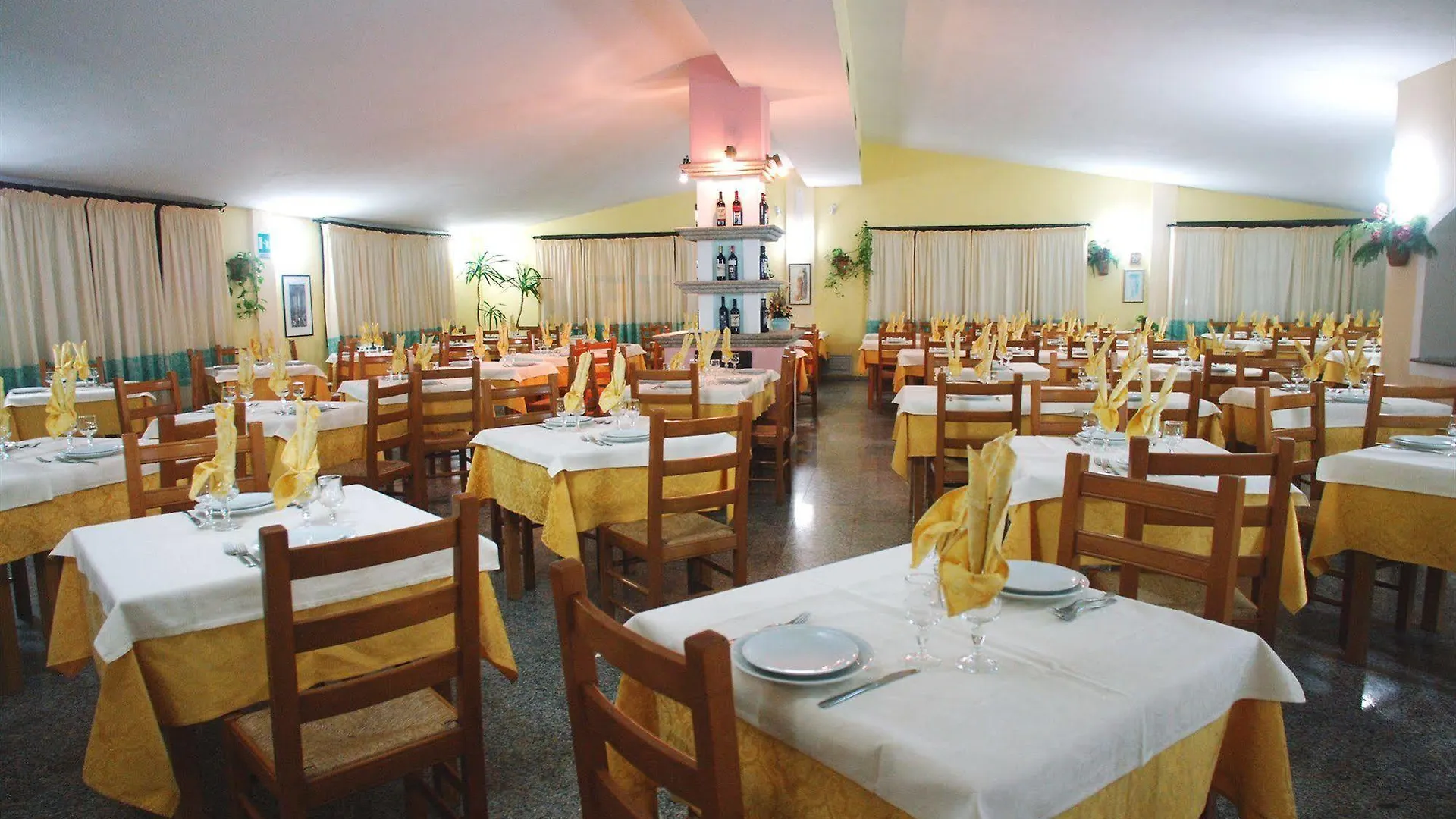 Hotel Le Quattro Lune Orosei 3*,